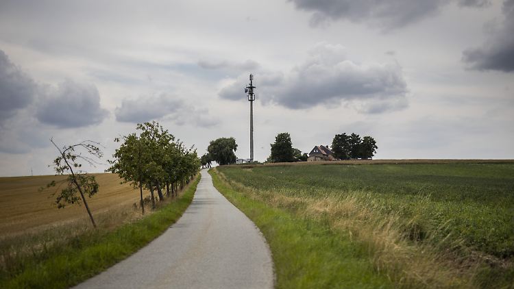 Künftig sollen 99 Prozent der Fläche und nicht länger der Haushalte mit Mobilfunknetzen versorgt sein.