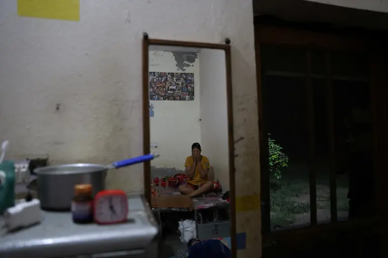 Wrestler-Sneha-in-her-room