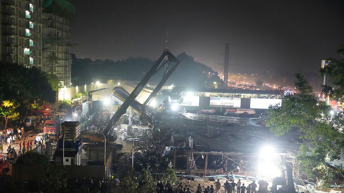 Die Rettungsarbeiten dauern an.