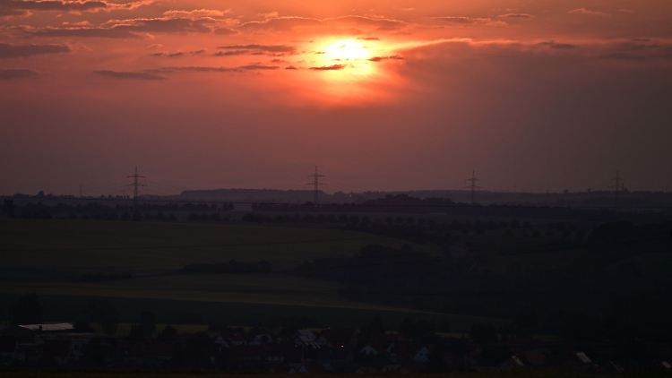 Vielleicht war das Geläut auch hier zu hören: Felder zwischen Weimar und Apolda bei Sonnenaufgang.