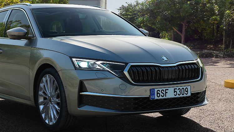 Ziemlich markant ist das Design des aufgefrischten Tagfahrlichts des Skoda Octavia. Die LED-Scheinwerfer kommen nach wie vor optional mit Matrix-Technologie.