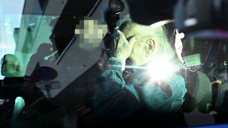 Josef Fritzl wird im Januar zu seiner Anhörung bezüglich seiner Verlegung zum Landgericht Krems gebracht. 