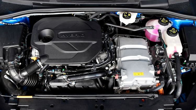 Der Hybridantrieb aus Vierzylinder-Benziner und E-Motor kommt im System auf 194 PS Leistung.
