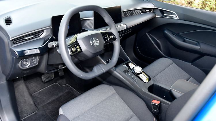 Digital, funktional und auf das Nötigste beschränkt: das Cockpit des MG3.