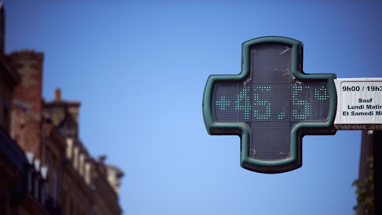 Ein Thermometer in Toulouse zeigt Ende August 2023 mehr als 45 Grad Celsius an.