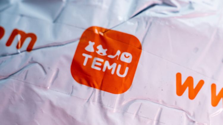Täglich verkauft Temu Kleidung zu Ramschpreisen.