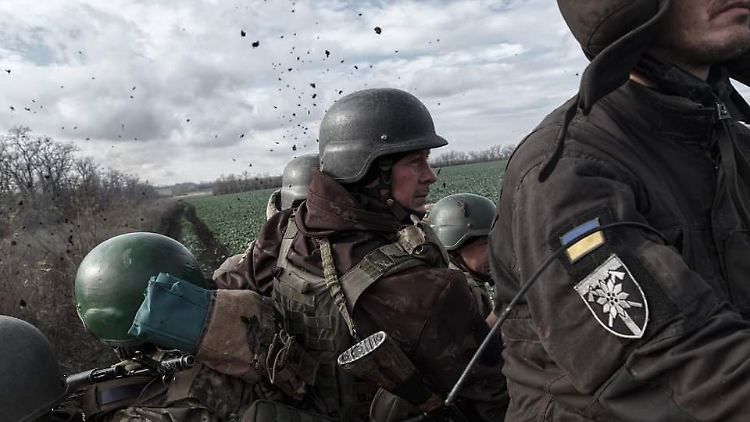 Die USA unterstützen den Einsatz ihrer Waffen auf russisches Territorium nicht, überlassen die Entscheidung laut neuesten Aussagen aber der Ukraine.