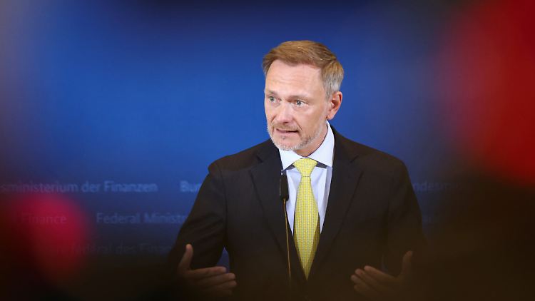 Finanzminister Lindner sagte: "Was ich angesichts der exorbitanten politischen Wünsche fast mantraartig wiederhole, liegt jetzt schwarz auf weiß vor: Neue finanzielle Spielräume gibt es absehbar nicht."