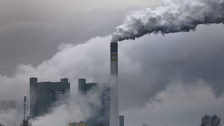 Nur 100 Firmen sind verantwortlich für mehr als 70 Prozent der weltweiten CO2-Emissionen. Die UNO will dem globalen Ablasshandel mit CO2-Zertifikaten nun offenbar einen Riegel vorschieben.