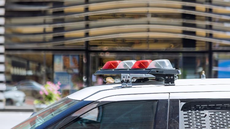 Die Beschuldigten sollen die Identitäten von mehr als 60 Amerikanern gestohlen haben.