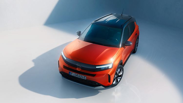 Das Dach des Opel Frontera in schwarzer Kontrastfarbe sieht einfach stylish aus.