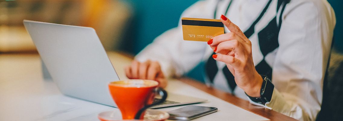 American Express lockt Neukunden aktuell mit einem Rekord-Willkommensbonus von 50.000 Membership Rewards Punkten für die Amex Gold. Lohnt sich das Angebot?