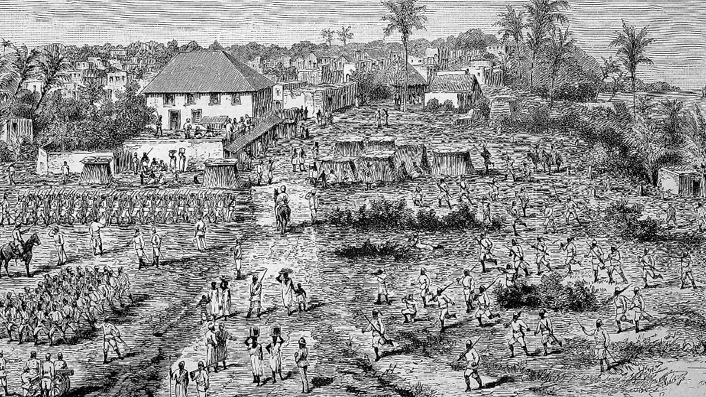 Historische-Illustration-aus-dem-Jahr-1880-von-Bagamoyo-der-ersten-Hauptstadt-von-Deutsch-Ostafrika-im-heutigen-Tansania