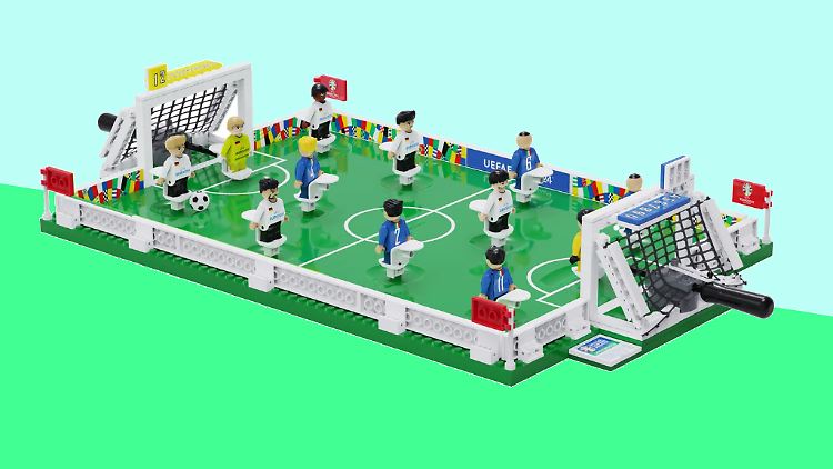 Doppelter Spielspaß: Dieses Klemmbaustein-Set für Fußball-Freunde gibt es günstig bei Lidl.