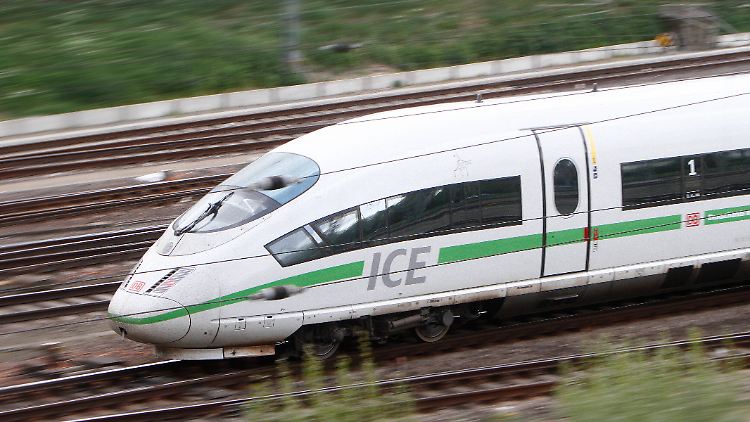 Bis zu sechs ICE-Fahrten pro Jahr wünscht sich die Linke als Teil des Deutschlandtickets.