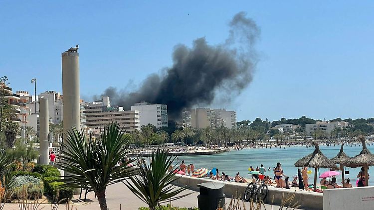 Wer ist verantwortlich für den verheerenden Brand der Bar "Why Not Mallorca" am Ballermann? Die Kegelbrüder aus Münster beteuern ihre Unschuld.