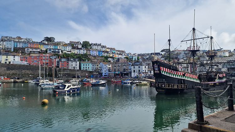 Blick auf den Hafen von Brixham in Devon.