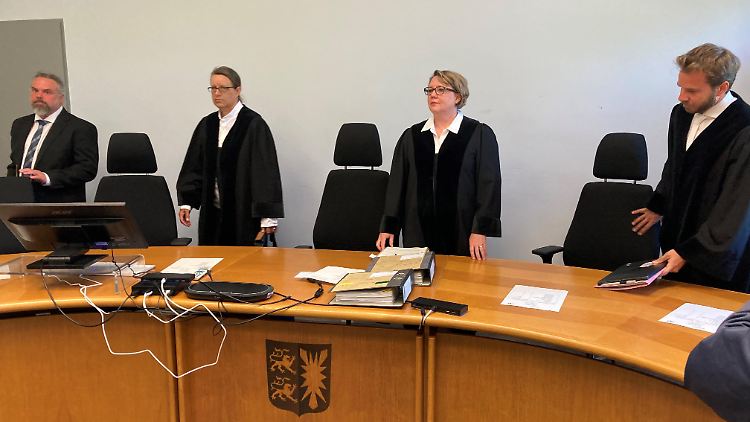 Der Totschlagsprozess wird vor der zweiten Großen Strafkammer des Landgerichts Kiel verhandelt. 
