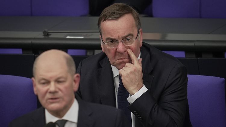 Lässt Scholz seinen Verteidigungsminister Pistoriu​​s auflaufen? Der Kanzler sagt nein. 