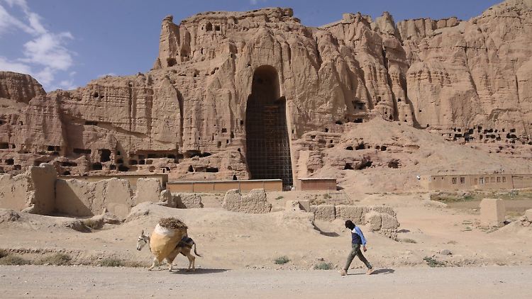 Der Nationalpark Band-e Amir und die Überreste zweier monumentaler Buddha-Statuen ziehen Tausende Besucher an. 