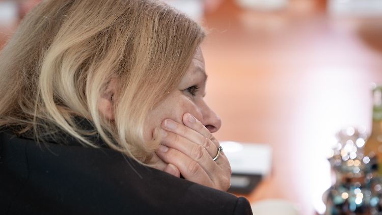Bundesinnenministerin Nancy Faeser will der Eskalationsspirale aus Politikverachtung und Aggressivität ein Ende setzen.