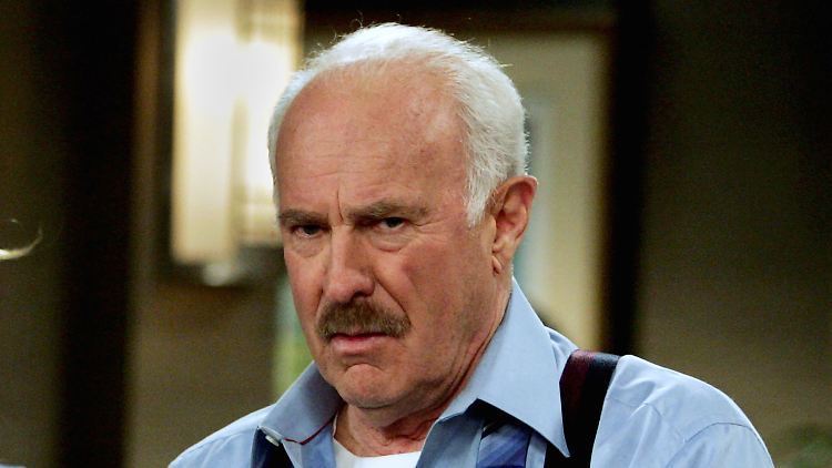 Im echten Leben war Dabney Coleman seiner Tochter zufolge ein großzügiger, neugieriger und humorvoller Mann. Die Rollen, die er verkörperte, waren das Gegenteil.
