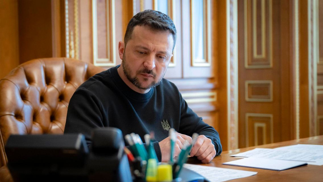 Selenskyj benötigt mehr Luftabwehr und moderne Kampfjets gegen die Russen.