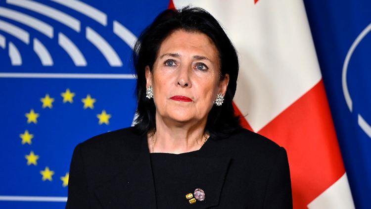 Salome Surabischwili ist auf der Seite der Proteste gegen das Gesetz. Es sei weder verfassungstreu noch europäisch.