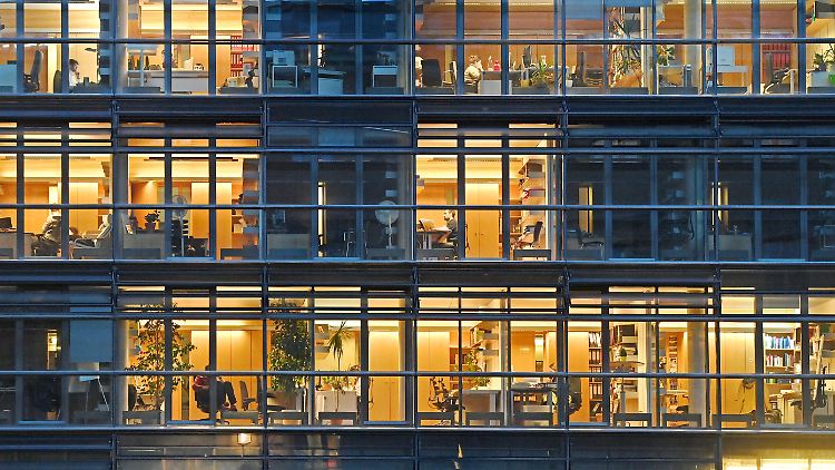 Flexibler Feierabend in einem Bürohaus in München. 