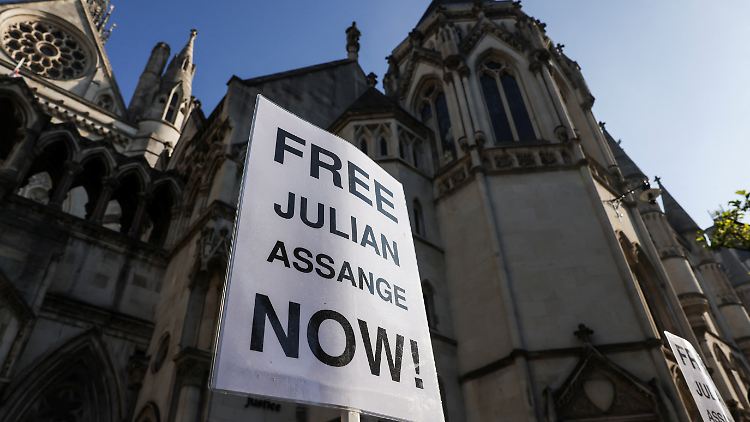 2024-05-20T071051Z_2006621766_RC27U7A9GGT9_RTRMADP_3_BRITAIN-ASSANGE.JPG
