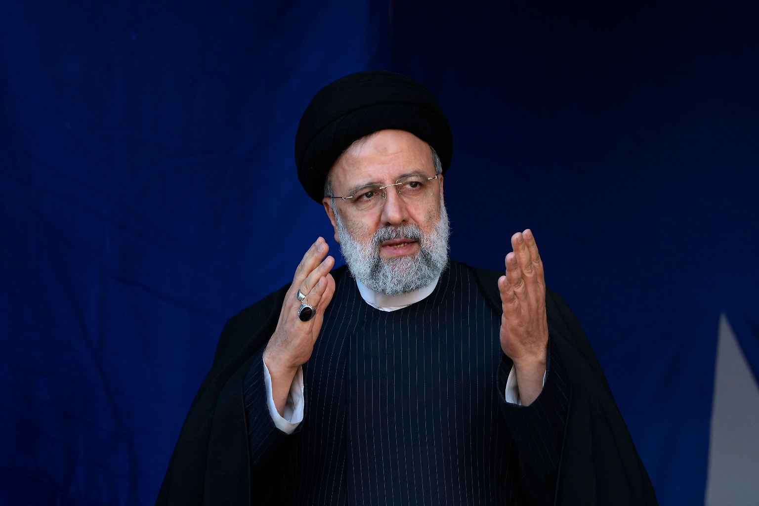Irans Regierung verliert durch den Hubschrauberabsturz zwei Spitzenpolitiker. Präsident Ebrahim Raisi und ...