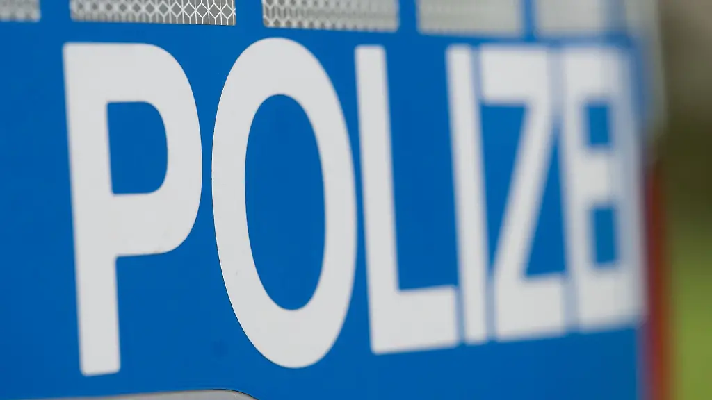 Ein-Einsatzfahrzeug-der-Polizei
