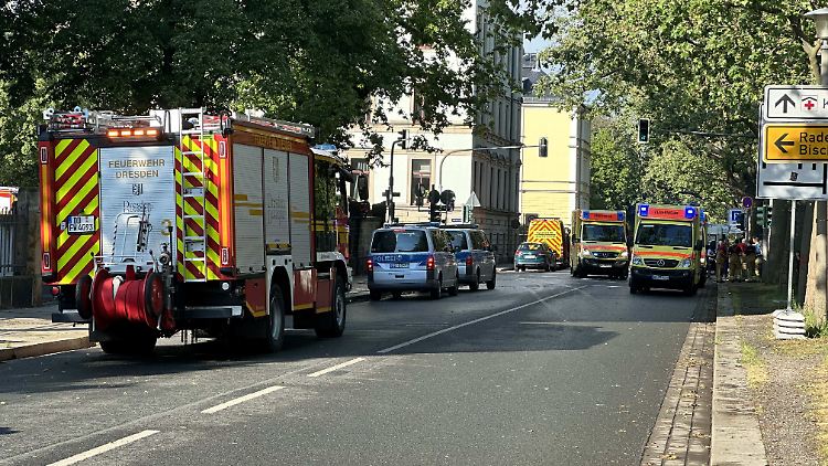Die Polizei war einem Sprecher zufolge im Einsatz, um das Gebiet abzusperren. 