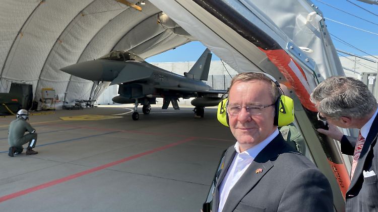 Pistorius nimmt am Dienstag einen Eurofighter der Luftwaffe in Lettland in Augenschein. 