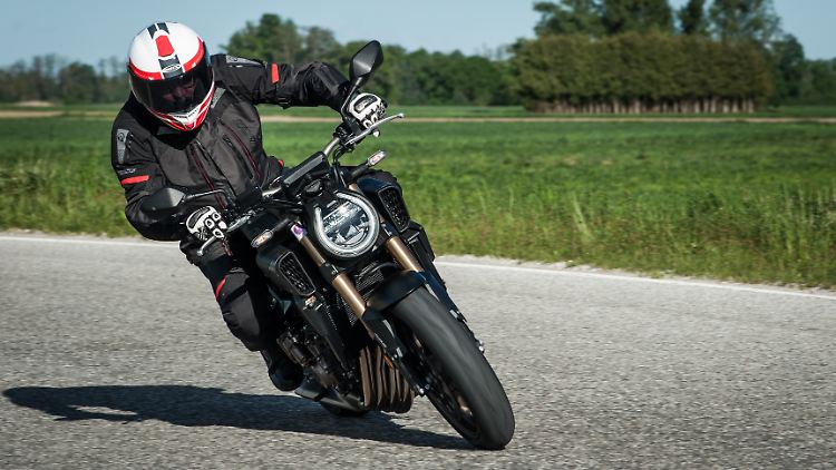 Honda hat die CB650R überarbeitet.
