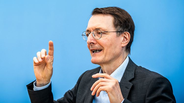 Gesundheitsminister Lauterbach will, dass Patienten künftig leichter einen Arzttermin bekommen. 