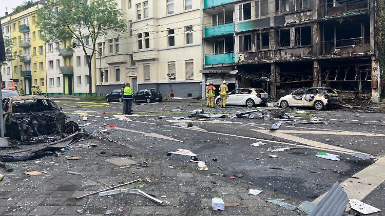 In einem Kiosk im Erdgeschoss des betroffenen Wohn- und Geschäftshauses war Benzin als Brandbeschleuniger verschüttet worden.