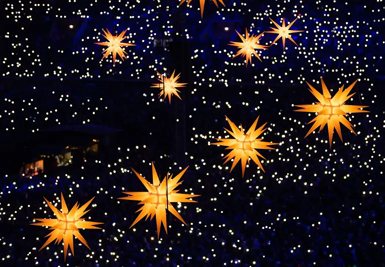 Leuchtende-Herrnhuter-Sterne