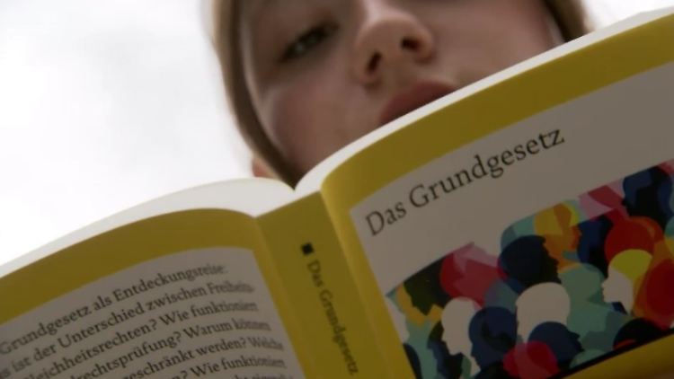 Grundgesetz 2.jpg