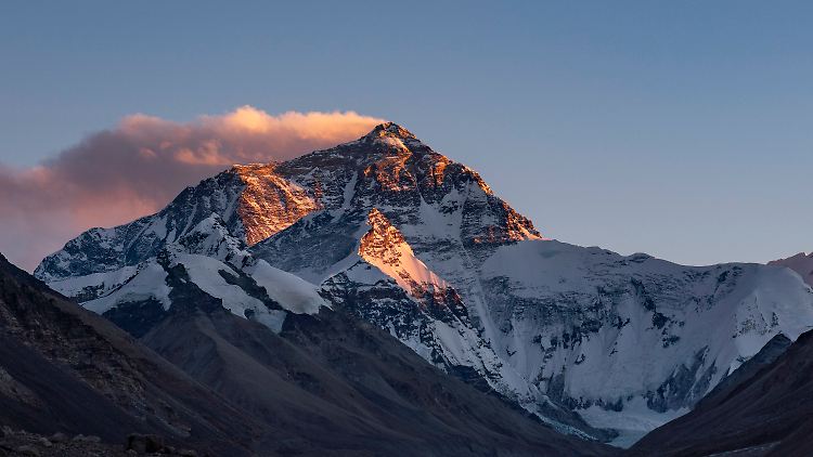Der Mount Everest, der höchste Berg der Welt, ist Schauplatz zahlreicher Unglücke.  