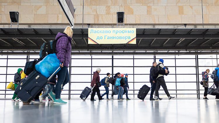 Die größte Gruppe der Schutzsuchenden in Deutschland kommt aus der Ukraine. Allerdings ist ihre Zahl rückläufig.
