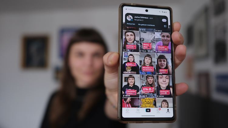 Siegert zeigt ihr Tiktok-Profil mit den zahlreichen Clips zum Nationalsozialismus.