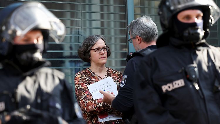 Julia von Blumenthal beklagt, dass sie einen Dialogversuch mit den Besetzern abbrechen musste.