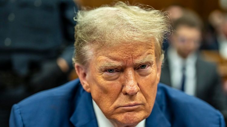 Hat trotz juristischer Probleme und teils wenig konstruktiven Vorschlägen gute Chancen, erneut US-Präsident zu werden: Donald Trump.  