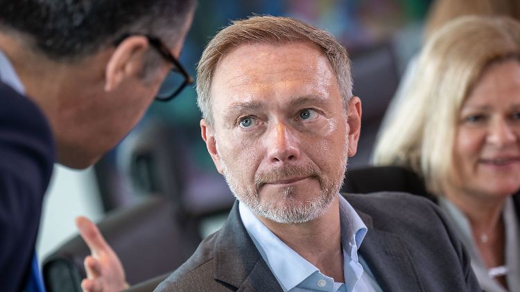 Höhere Ausgabenwünsche können nach dem Willen von Finanzminister Lindner nur aus den Etats der betreffenden Ressorts selbst gestemmt werden.