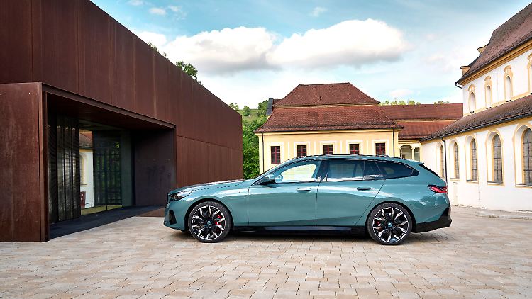 Irre lang: Der Fünfer misst jetzt 5,06 Meter in der Länge und wildert damit in Oberklasse-Regionen. BMW muss aufpassen, dass mancher Kunde nicht von der Stange springt. Schließlich will man ja irgendwann auch parken.