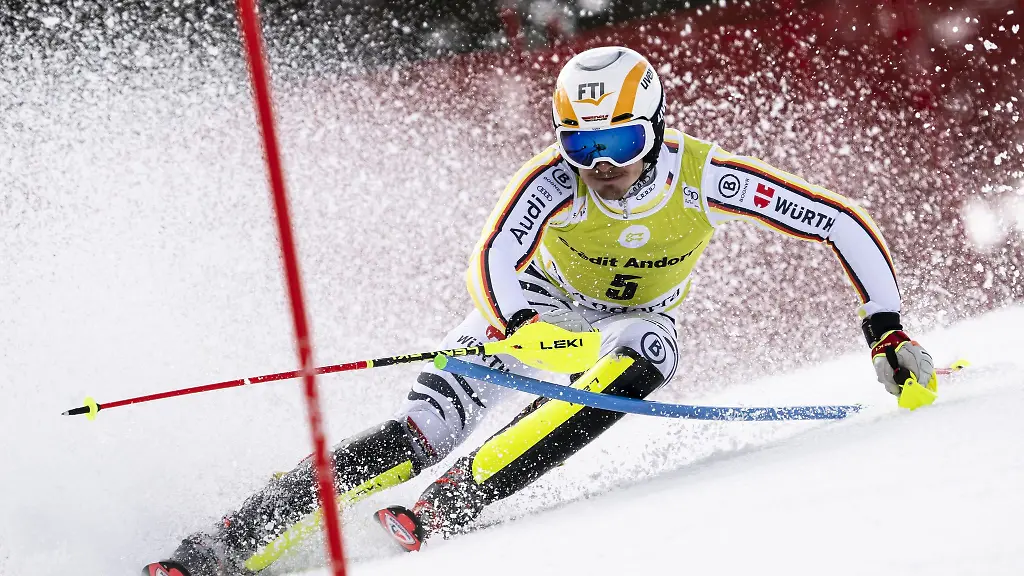 Linus-Strasser-gehoert-im-Slalom-wieder-zum-Favoritenkreis