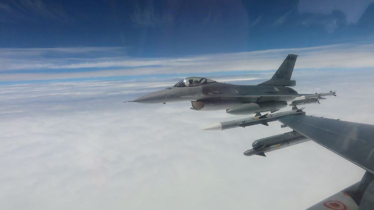 Taiwanesische F-16-Jets auf Patrouille.