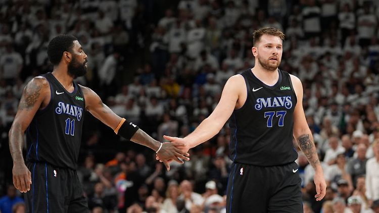 Luka Doncic (rechts) entschied eine hochspannende Playoff-Partie