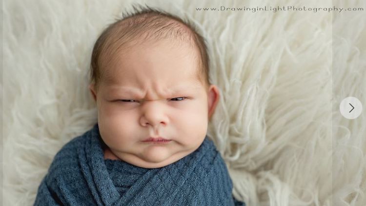 Nach Angaben der Fotografin fühlte sich der Kleine nicht unwohl - er scheint meist so dreinzublicken.